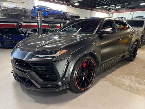 Used 2022 Lamborghini Urus AWD/4WD image 10