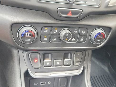 Used 2019 GMC Terrain SLE w/ Driver Convenience Package image 24