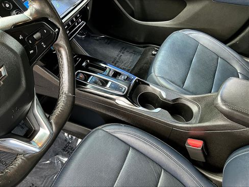 Used 2022 Chevrolet Bolt EUV LT w/ Convenience Package FWD image 17