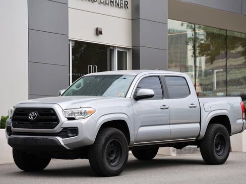 Used 2017 Toyota Tacoma 4x4 Double Cab image 1