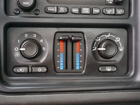 Used 2004 Chevrolet Silverado 2500 LS AWD/4WD image 43