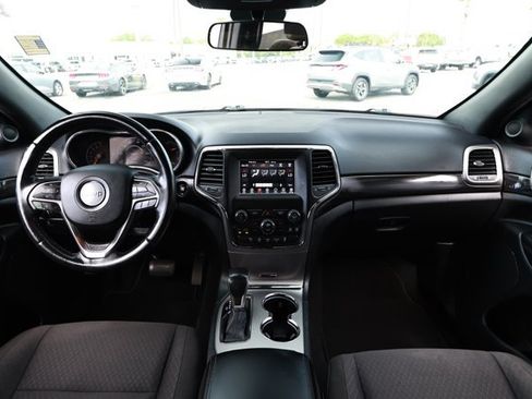 Used 2020 Jeep Grand Cherokee Laredo RWD image 29