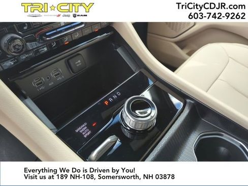 New 2025 Jeep Grand Cherokee Limited w/ Trailer Tow Package image 23