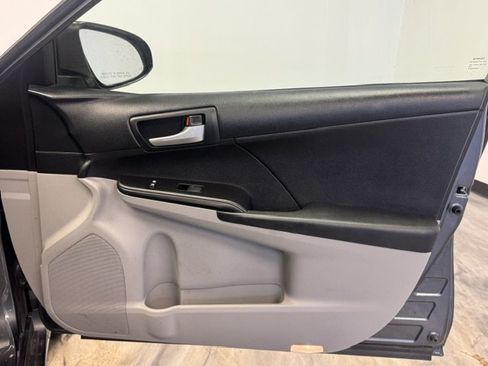 Used 2012 Toyota Camry LE FWD image 17