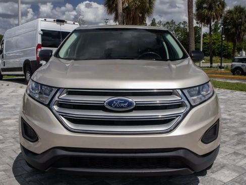 Used 2018 Ford Edge SE FWD image 2