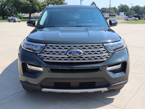 Used 2024 Ford Explorer Limited w/ Limited Technology Package AWD/4WD image 2
