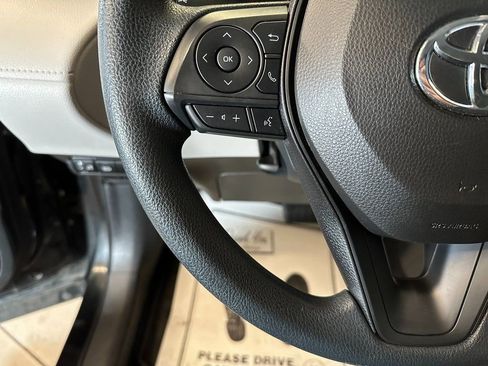 Used 2023 Toyota Corolla Cross L AWD/4WD image 9