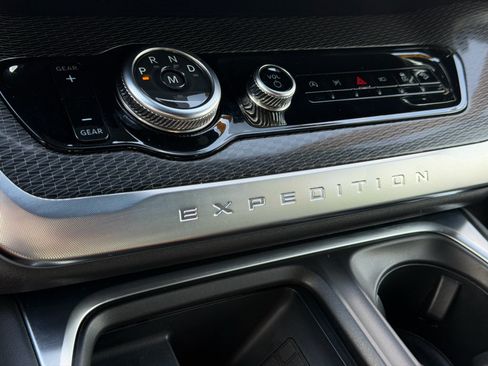 Certified 2025 Ford Expedition Platinum w/ Stealth Performance Package AWD/4WD image 13