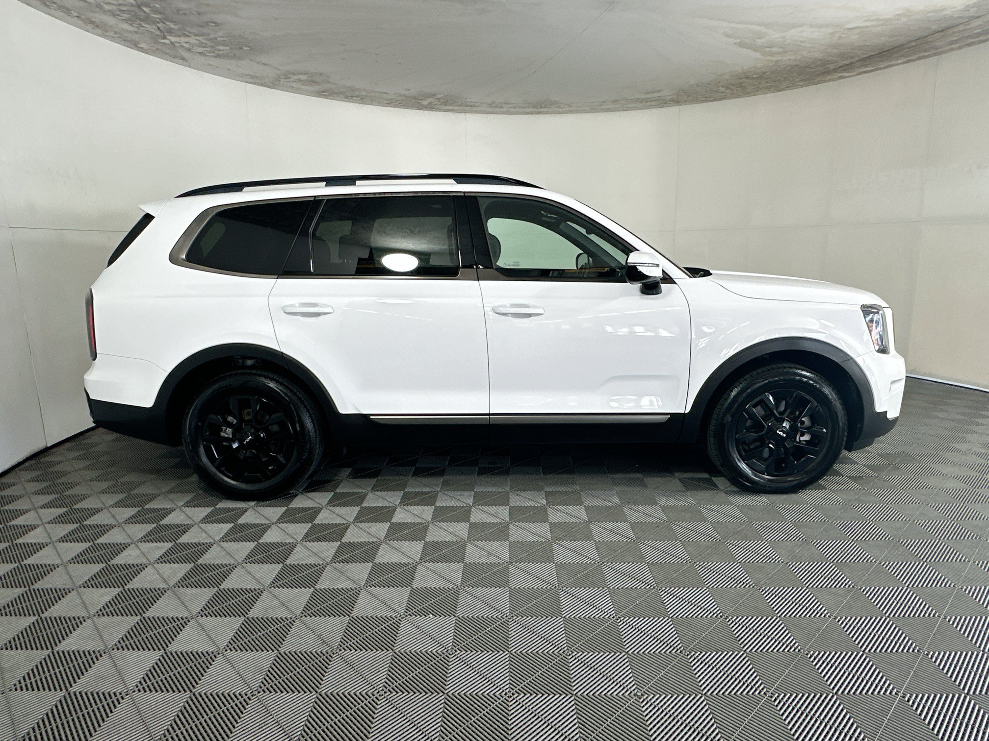 Used 2023 Kia Telluride SX X-Pro AWD/4WD image 2