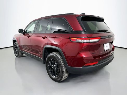 Used 2024 Jeep Grand Cherokee Altitude image 7