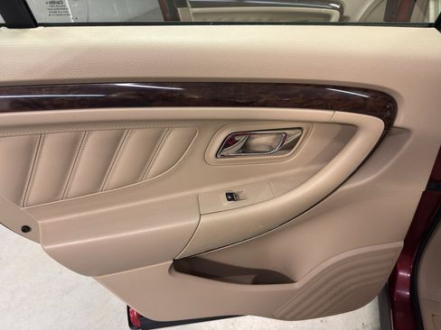 Used 2018 Ford Taurus Limited AWD/4WD image 29