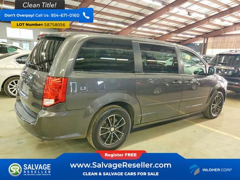 Used 2017 Dodge Grand Caravan SE FWD image 4