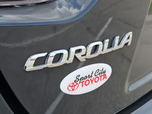 Used 2025 Toyota Corolla LE FWD image 11