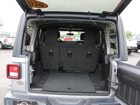 Used 2020 Jeep Wrangler Unlimited Sahara AWD/4WD image 14