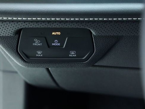 New 2026 Volkswagen Atlas SE FWD image 23