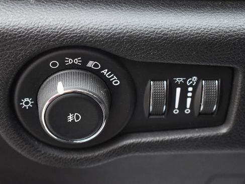 Used 2019 Chrysler Pacifica Touring Plus w/ S Appearance Package FWD image 27