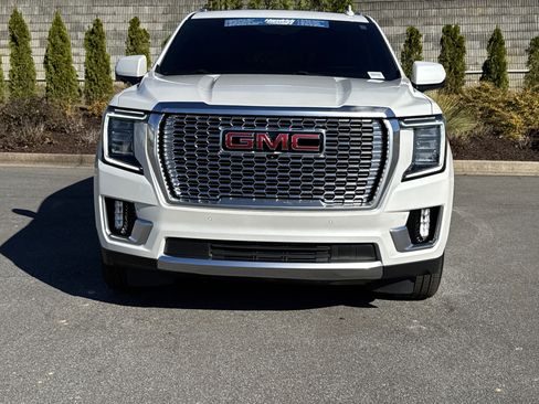 Used 2023 GMC Yukon Denali w/ Denali Reserve Package image 3