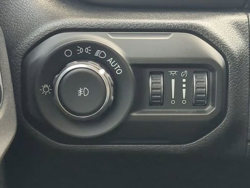 Used 2019 Jeep Wrangler Unlimited Sahara AWD/4WD image 28