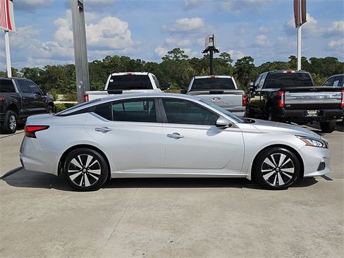 Used 2021 Nissan Altima 2.5 SV image 9