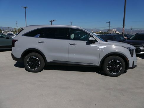 New 2026 Kia Sorento S image 2