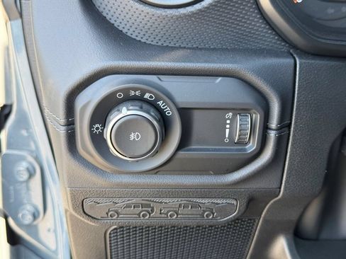 Used 2024 Jeep Wrangler Unlimited Rubicon AWD/4WD image 33