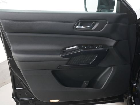 Used 2022 Nissan Pathfinder S AWD/4WD image 21
