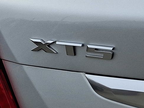 Used 2017 Cadillac XT5 Luxury w/ Driver Awareness Package image 33