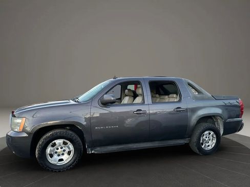 Used 2010 Chevrolet Avalanche LT w/ Luxury Package image 7