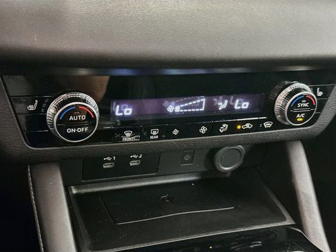 Used 2025 Mitsubishi Outlander SE AWD/4WD image 24