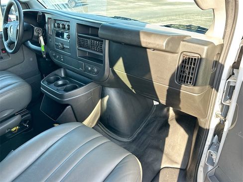 Used 2017 Chevrolet Express 2500 image 22