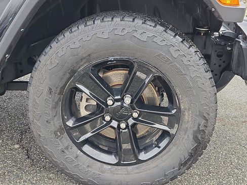 Used 2022 Jeep Wrangler Unlimited Sahara image 8