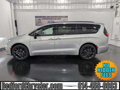 New 2026 Chrysler Pacifica Select