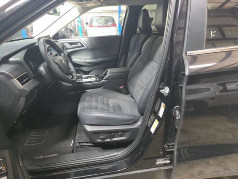 Used 2025 Mitsubishi Outlander SE AWD/4WD image 3