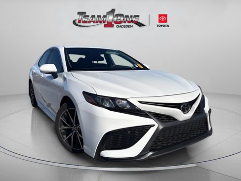 Used 2024 Toyota Camry SE image 1