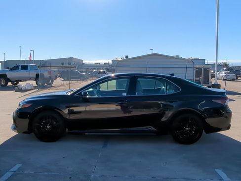 Used 2023 Toyota Camry XSE image 7