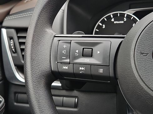 Certified 2023 Nissan Rogue SV image 19