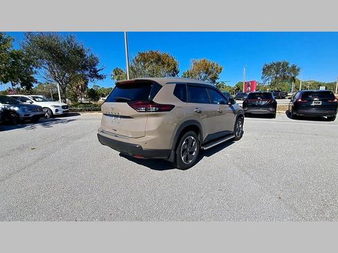 Used 2025 Nissan Rogue SV w/ SV Premium Package image 35