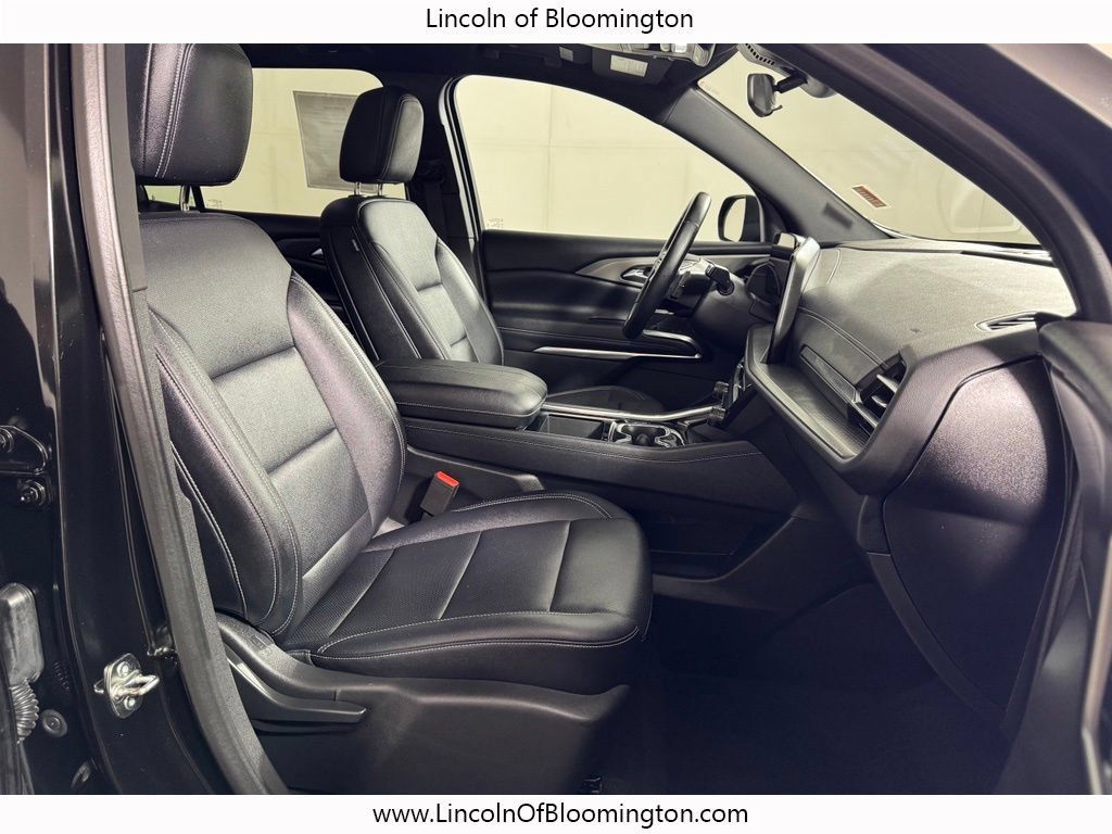 Used 2025 Chevrolet Traverse LT w/ Sun and Wheel Package AWD/4WD image 12
