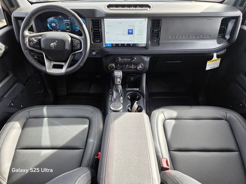 New 2025 Ford Bronco Badlands image 11