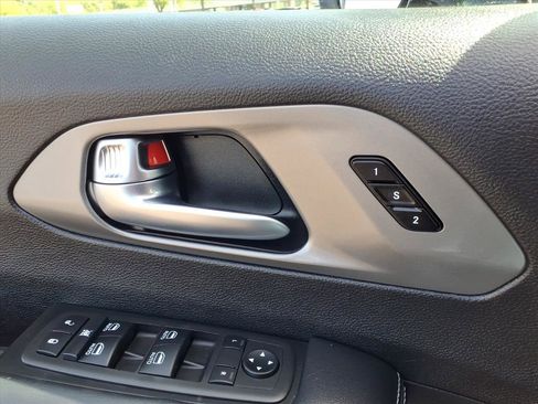 Used 2025 Chrysler Pacifica Select FWD image 15