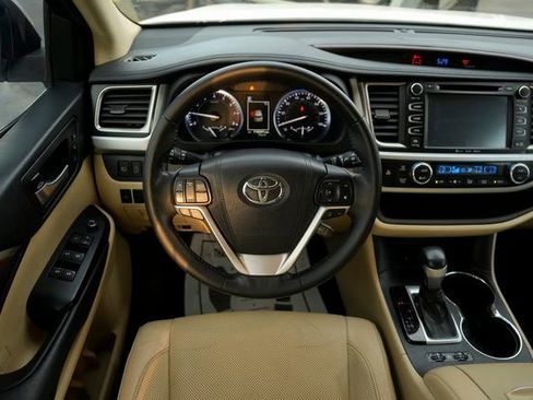 Used 2018 Toyota Highlander Limited image 22