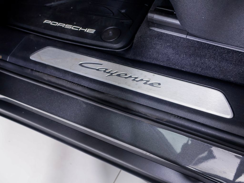 Certified 2026 Porsche Cayenne E-Hybrid AWD/4WD image 25