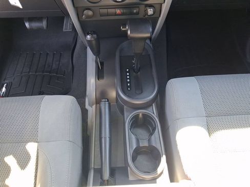 Used 2007 Jeep Wrangler Sahara w/ Dual Top Group AWD/4WD image 13