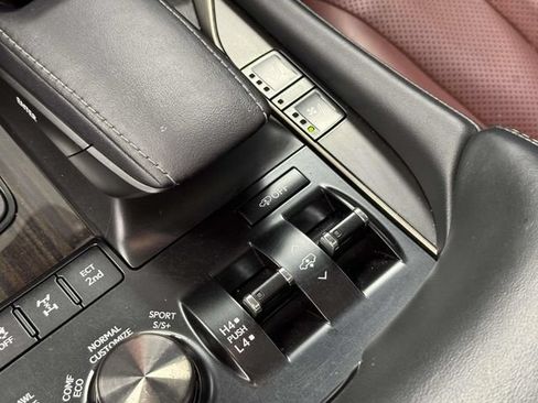 Used 2019 Lexus LX 570 4WD w/ Luxury Package image 54