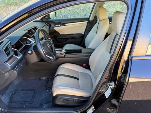 Used 2018 Honda Civic Touring image 5