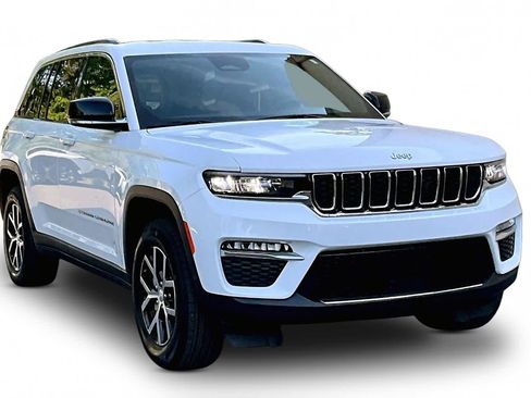 Used 2025 Jeep Grand Cherokee Limited AWD/4WD image 3
