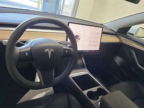 Used 2023 Tesla Model 3 Standard Range RWD image 3