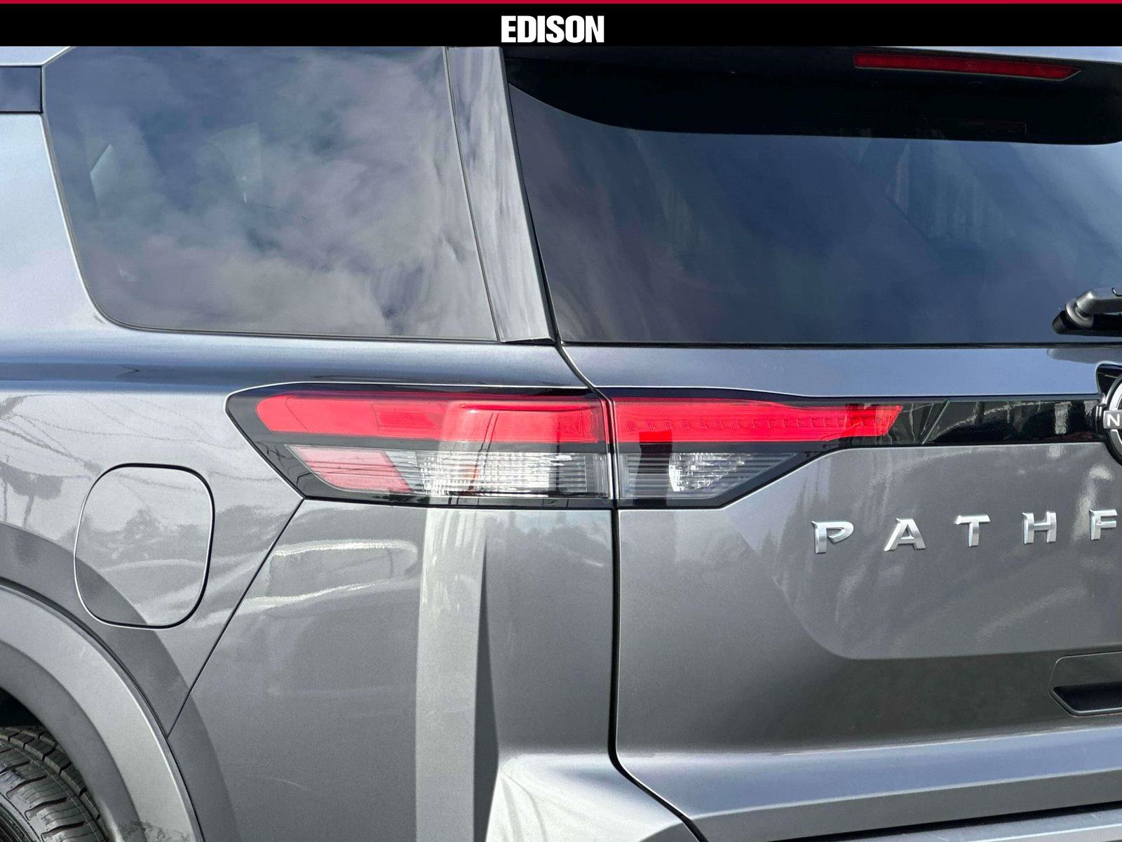 Used 2022 Nissan Pathfinder Platinum w/ Cargo Package AWD/4WD image 8