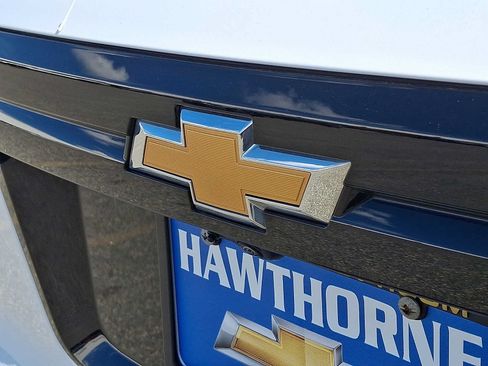 Used 2025 Chevrolet Traverse LT w/ Driver Confidence Package AWD/4WD image 29