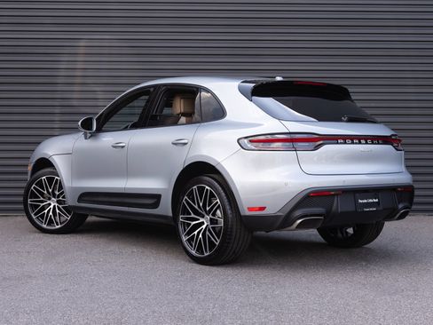 Certified 2026 Porsche Macan AWD/4WD image 3
